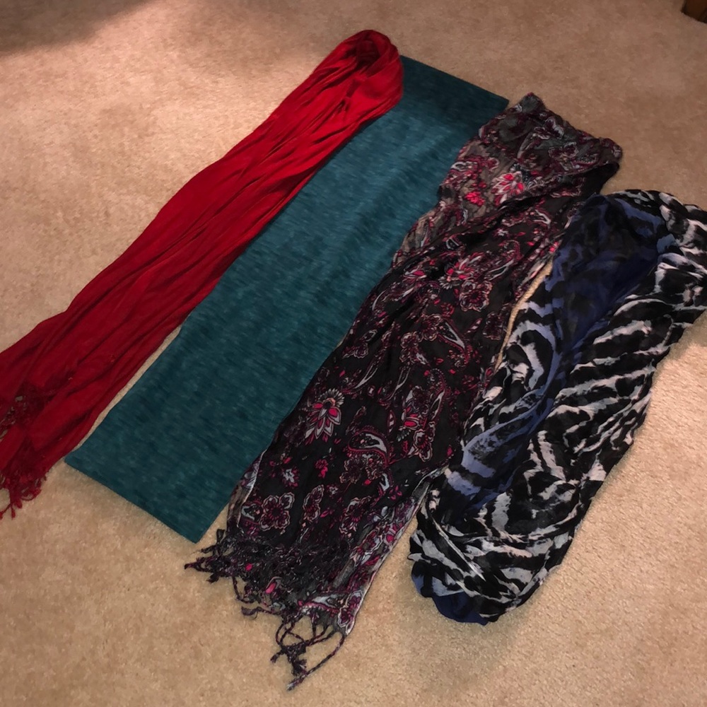 2 infinity scarves and 2 regular scarves